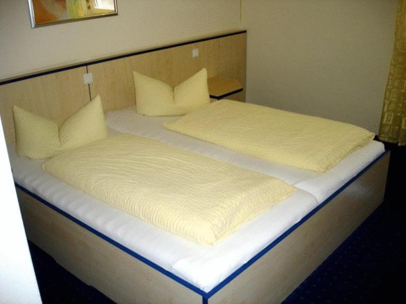 Hotel Papillon Lappersdorf  Bilik gambar